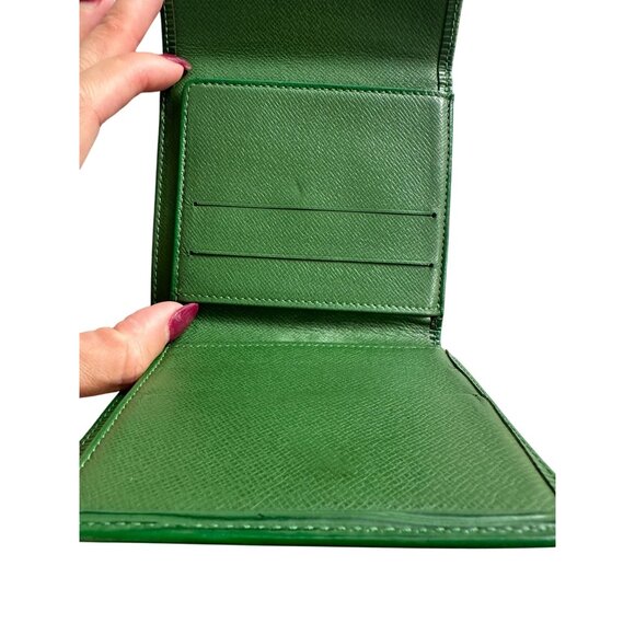 LOUIS VUITTON Green Vernis Epi Leather Snap Wallet - Picture 6 of 9